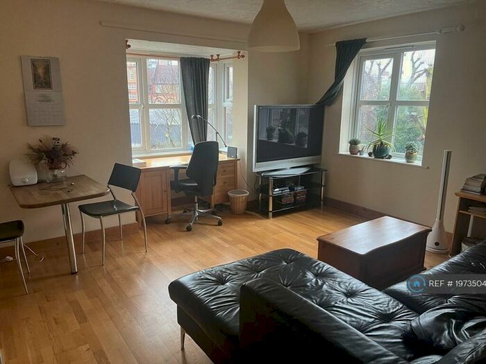 2 Bedroom Flat To Rent In Rossetti Road, London, SE16