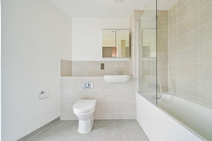 1 Bedroom Flat To Rent In Millet Place, Royal Docks, London, E16