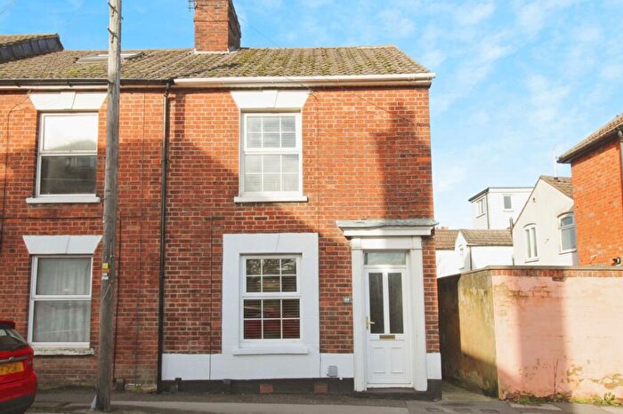 2 Bedroom End Of Terrace House For Sale In York Road, Salisbury, SP2