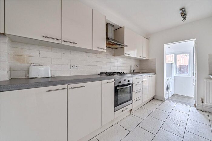 3 Bedroom Terraced House To Rent In Bury Road, Wood Green, London, N22