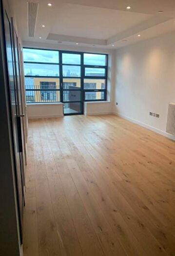 1 Bedroom Apartment To Rent In Defoe House, London City Island, E14