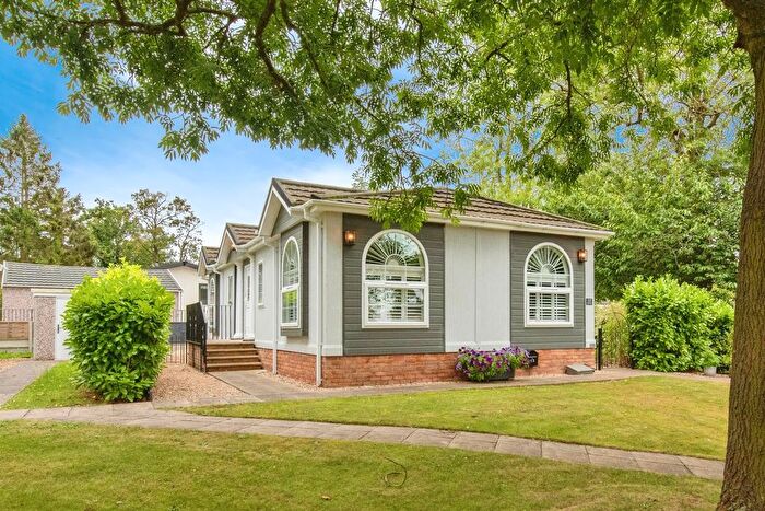 2 Bedroom Mobile/park Home For Sale In Shepherds Grove Park, Stanton, Bury St. Edmunds, IP31