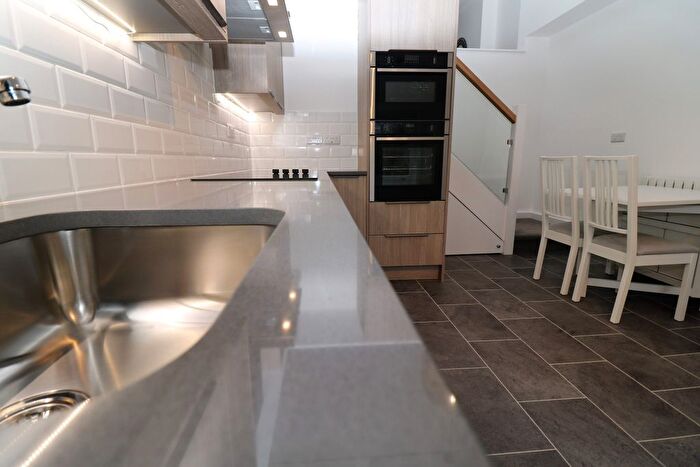 2 Bedroom Flat To Rent In Aubrey Road, London, N8