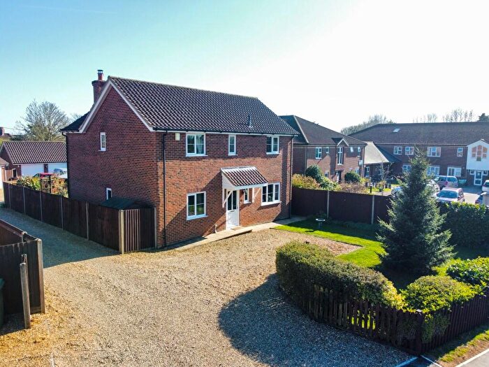 4 Bedroom Detached House For Sale In Ringers Lane, Hingham, NR9
