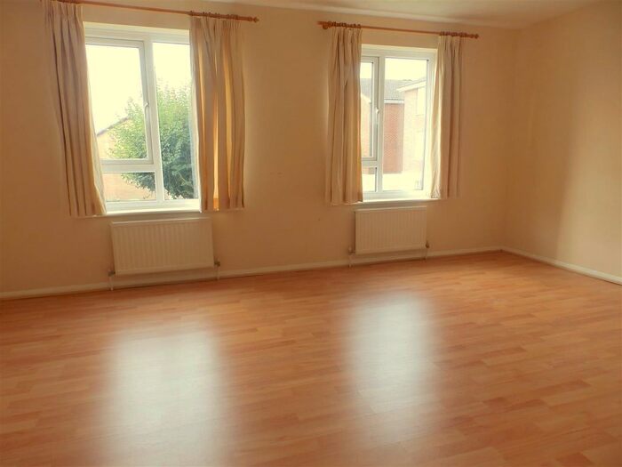 1 Bedroom Flat To Rent In Aylsham Drive, Uxbridge, UB10