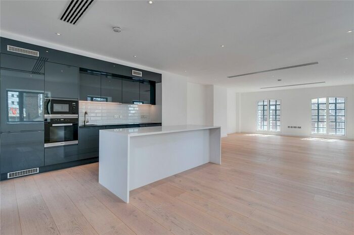 2 Bedroom Flat To Rent In Bubbling Well Square, London, SW18