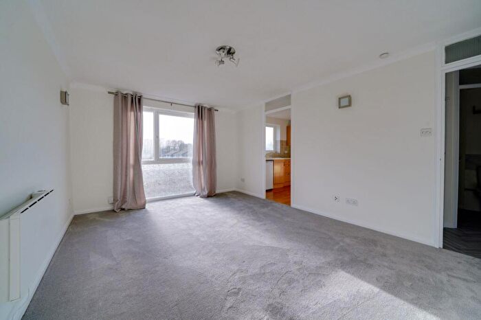 2 Bedroom Flat To Rent In Tennyson Close, Royston, SG8