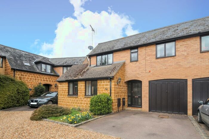 2 Bedroom Flat To Rent In Whittall Street, Kings Sutton, Banbury, OX17