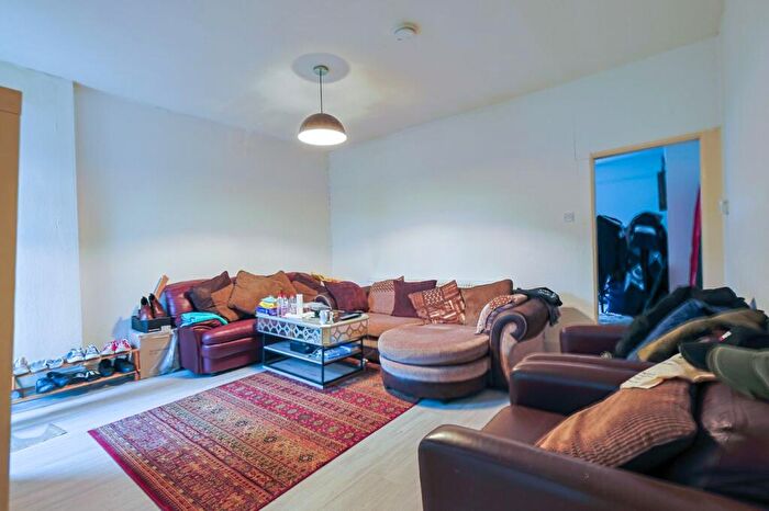 1 Bedroom Flat For Sale In Turners Hill, Cheshunt, EN8