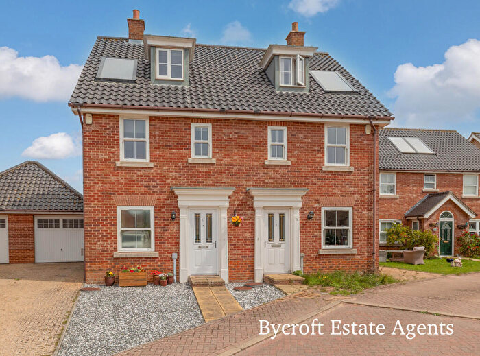 3 Bedroom Semi-Detached House For Sale In Bradfield Drive, Martham, NR29