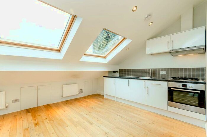 1 Bedroom Flat To Rent In Colston Road, East Sheen, London, SW14