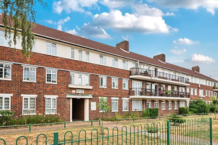 3 Bedroom Flat For Sale In Reservoir Road, Southgate, London, N14