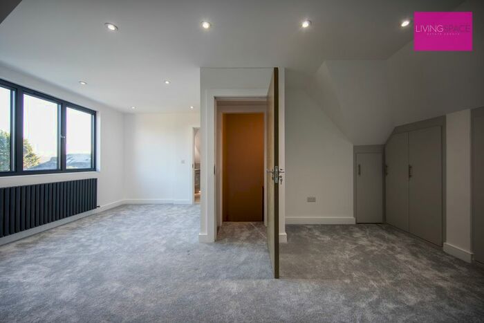 5 Bedroom Terraced House To Rent In Derwent Avenue, Kingston, SW15