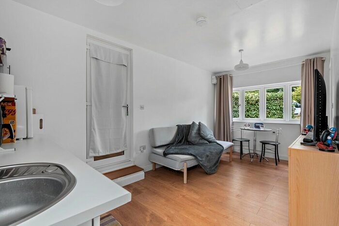 5 Bedroom Detached House For Sale In Bridge Road, Sarisbury Green, SO31