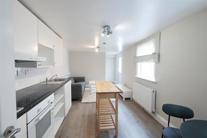 3 Bedroom Apartment To Rent In Colworth Road, Leytonstone, E11