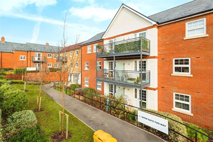 2 Bedroom Flat For Sale In Orchard Lane, Alton, Hampshire, GU34