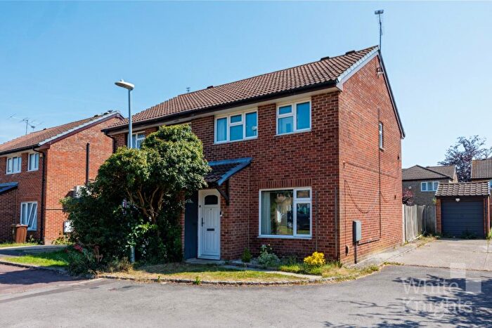 3 Bedroom Semi Detached House For Sale In Barkwith Close, Lower Earley, Reading, Berkshire, RG6