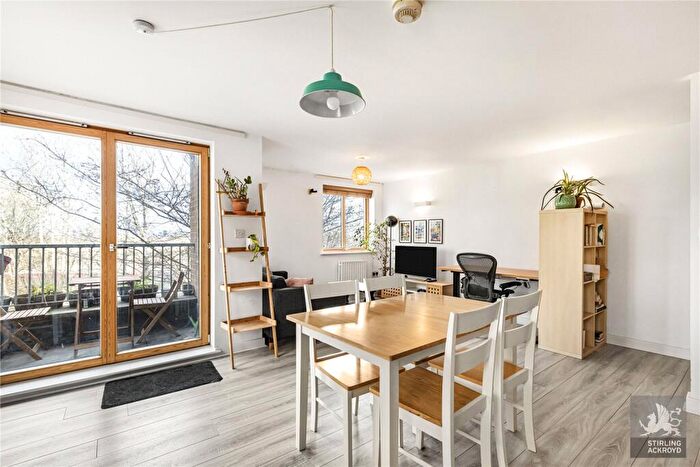 2 Bedroom Apartment To Rent In Heron Court, Big Hill, Hackney, London, E5