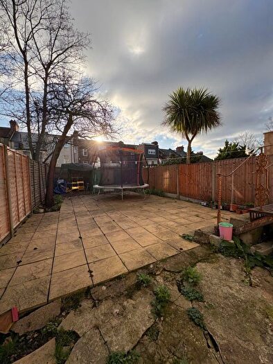 Studio To Rent In Linthorpe Road, N16