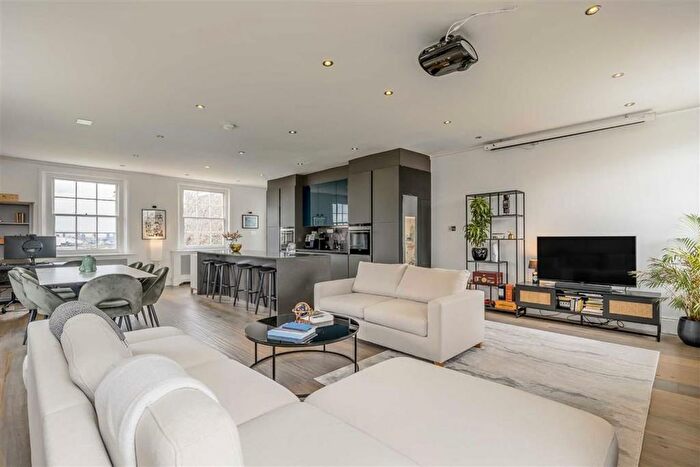 2 Bedroom Flat To Rent In West Grove, Greenwich, SE10