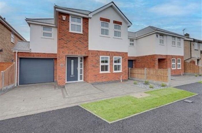 4 Bedroom Detached House To Rent In Winterswyk Avenue, Canvey Island, SS8