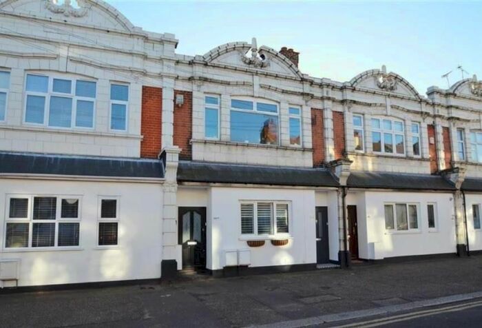 2 Bedroom Flat To Rent In Glendale Gardens, Leigh-On-Sea, SS9