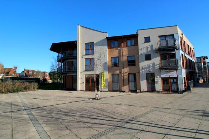 2 Bedroom Flat To Rent In Finlay Court, Crawley, RH10