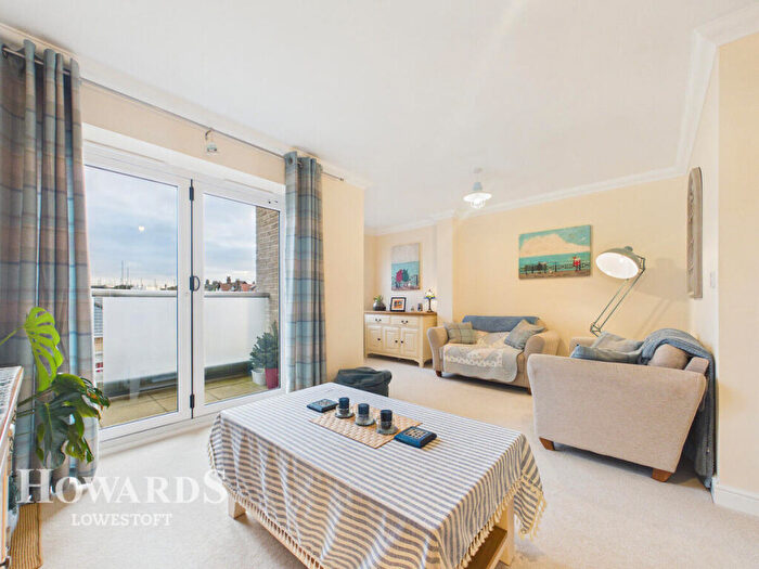 3 Bedroom Town House For Sale In St Marys Court, Lowestoft, NR33