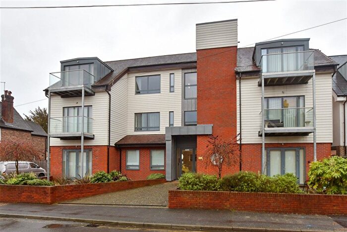 1 Bedroom Flat For Sale In Denne Parade, Horsham, West Sussex, RH12