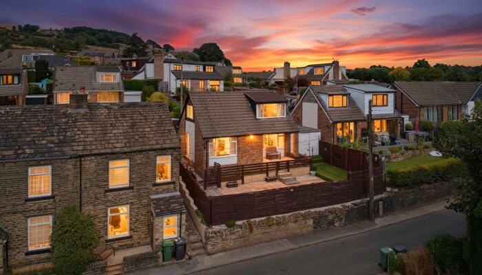 2 Bedroom Detached House For Sale In Stafford Hill Lane, Huddersfield, HD5
