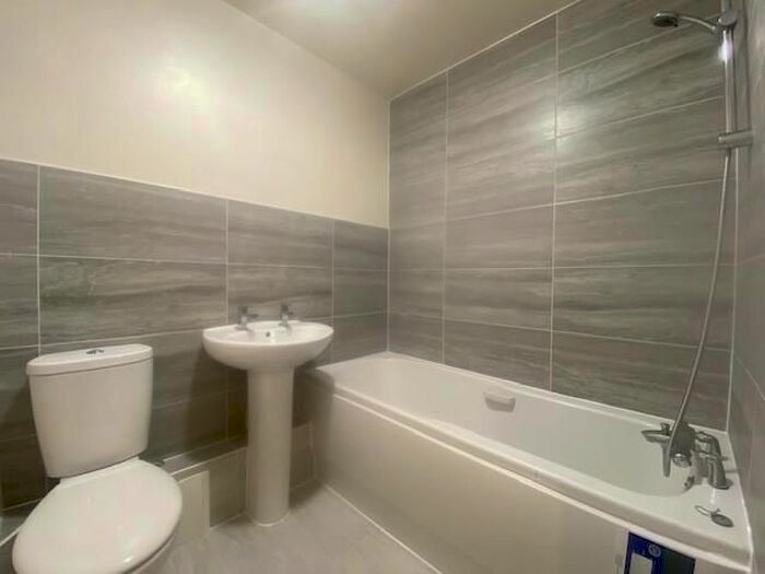 2 Bedroom Flat To Rent In Hennessy Road, Edmonton N9