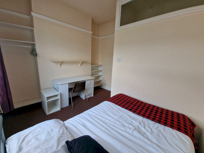 4 Bedroom Flat To Rent In Lewes Road, Brighton, BN2