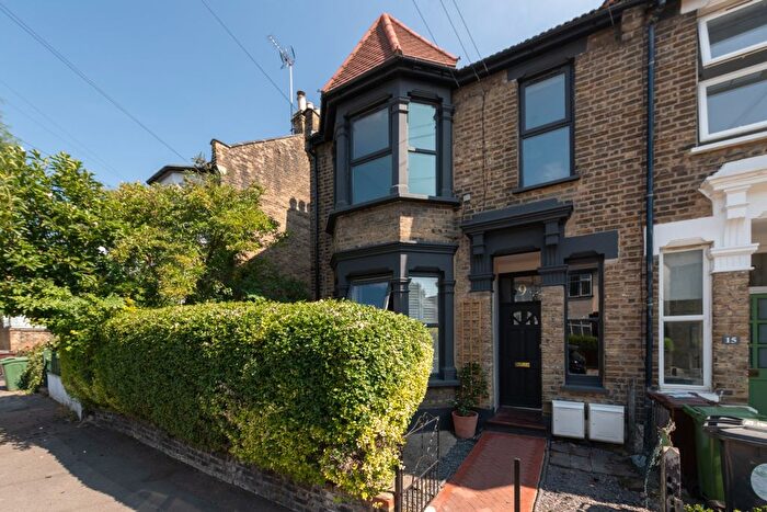 3 Bedroom Maisonette For Sale In Jersey Road, Leytonstone, London, E11