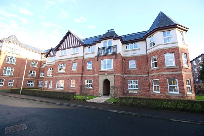 2 Bedroom Flat For Sale In Trinity Mews, Darlington, DL3