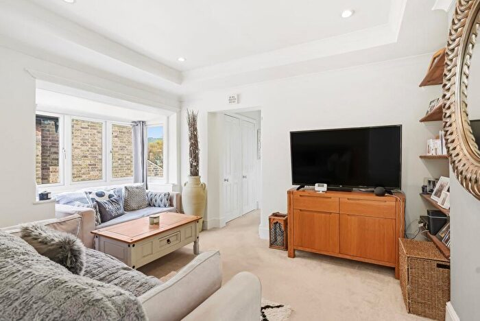 1 Bedroom Apartment For Sale In Victoria Road, Sutton, SM1