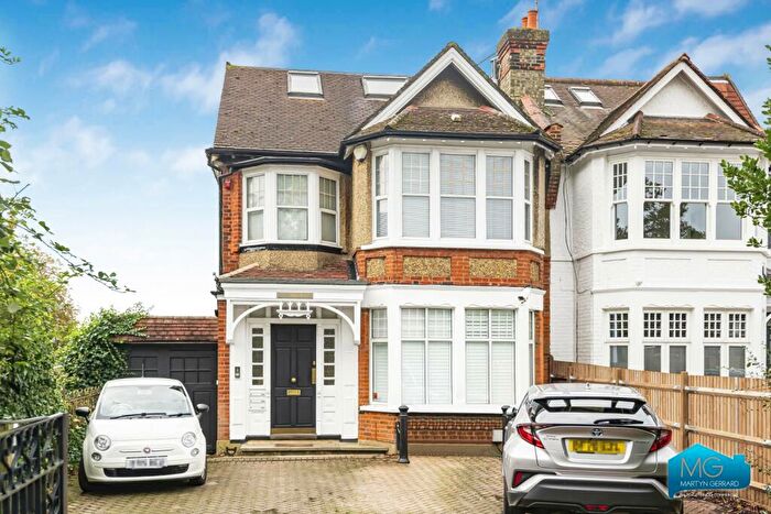 2 Bedroom Apartment To Rent In High Road, Whetstone, London, N20