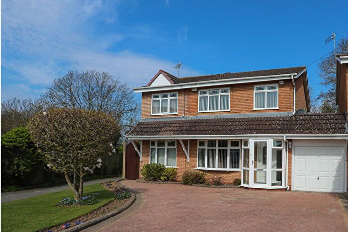 4 Bedroom Detached House For Sale In Westdean Close, Halesowen, B62