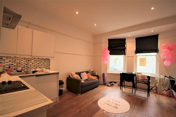 2 Bedroom Flat To Rent In Lansdowne Place, Hove, BN3