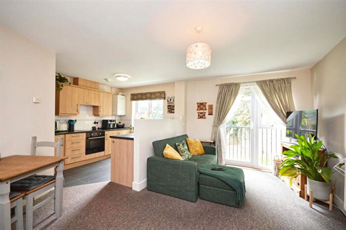 1 Bedroom Flat For Sale In Wick Road, Brislington, Bristol, BS4