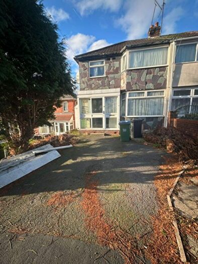 4 Bedroom Semi Detached House To Rent In Dial Lane, West Bromwich, B70