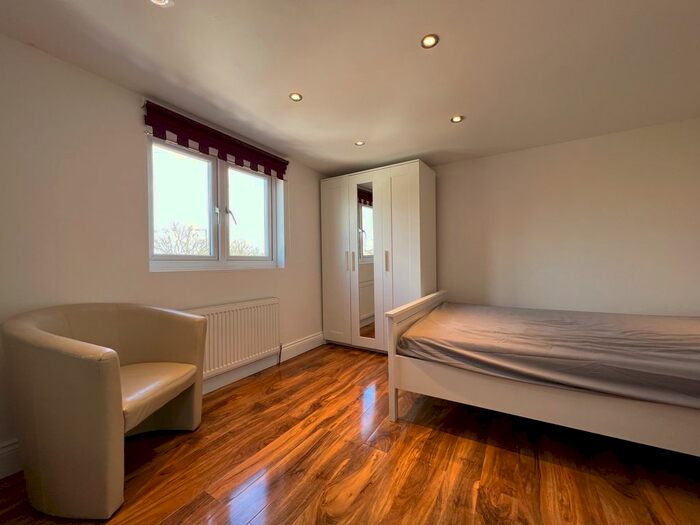 Studio To Rent In Wyresdale Crescent, Perivale, Greenford, UB6