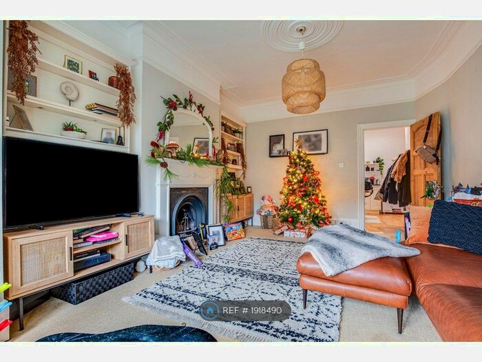 2 Bedroom Flat To Rent In Farrer Road, London, N8