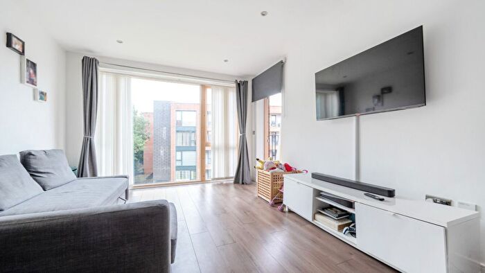 1 Bedroom Flat For Sale In Ottoman Court, Ebony Crescent, Barnet, EN4
