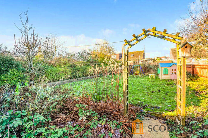 3 Bedroom Semi-Detached House To Rent In Elton Crescent, OX33