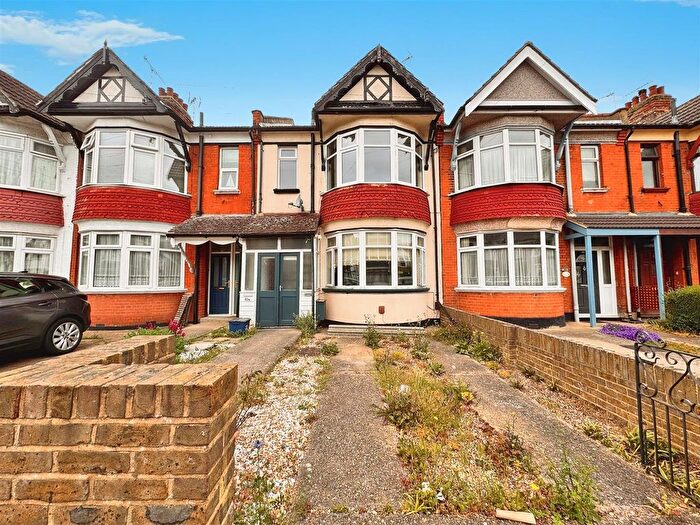 1 Bedroom Flat To Rent In Lovelace Gardens, Southend-On-Sea, SS2