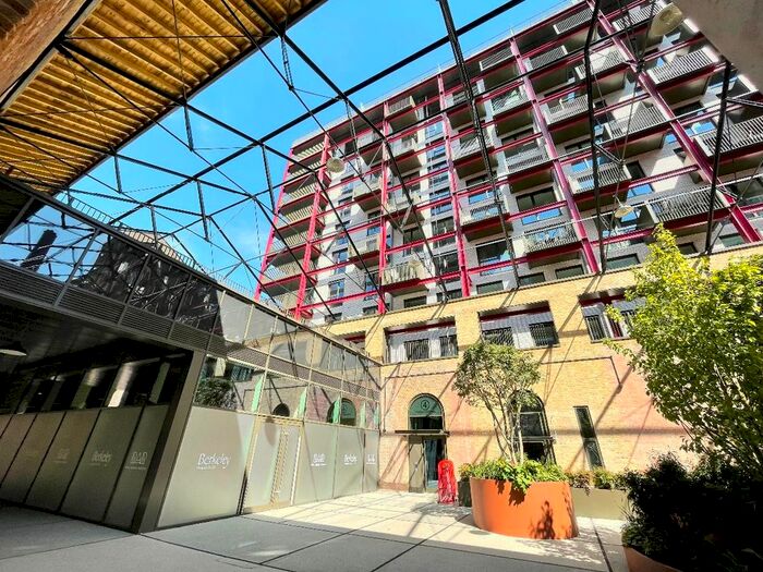 2 Bedroom Flat To Rent In Windsor Square, Woolwich Arsenal, London, SE18