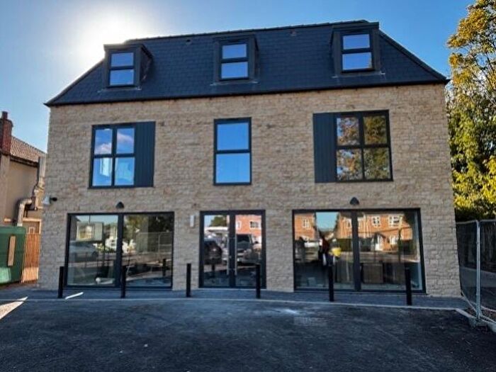 2 Bedroom Flat To Rent In Burford Road, Carterton, Oxon, OX18