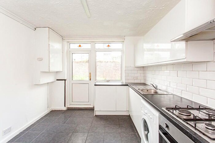 3 Bedroom End Of Terrace House To Rent In Alpha Grove, London, E14