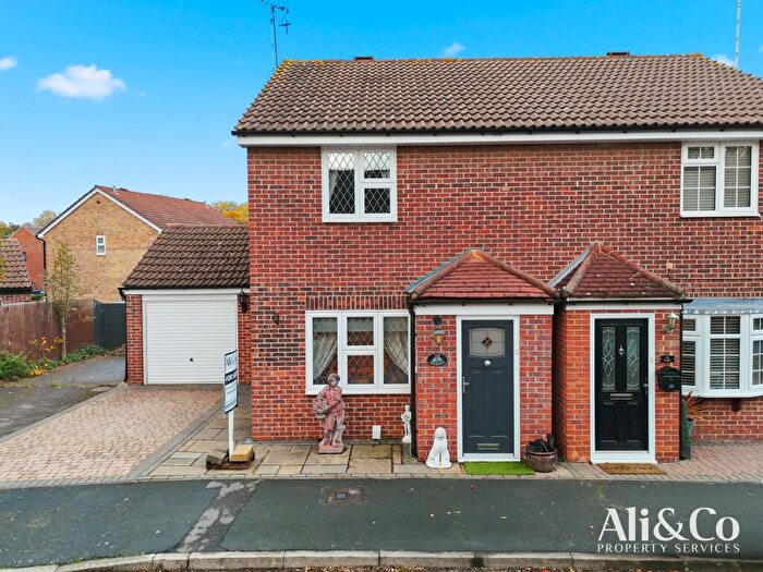 3 Bedroom Semi Detached House For Sale In Bankfoot, Grays, RM17