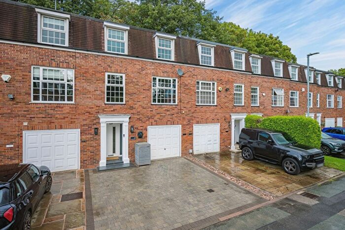 4 Bedroom Town House For Sale In Curzon Mews, Wilmslow, SK9